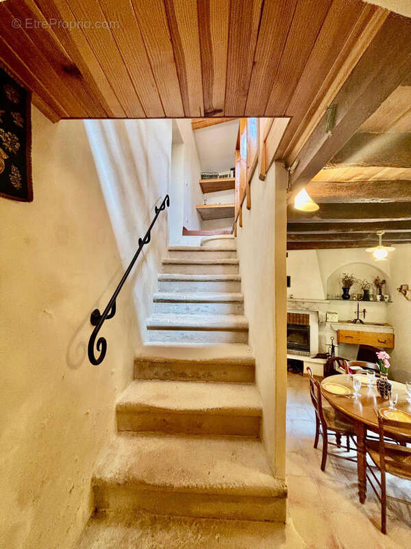Grignan   Au cœur du centre historique, charmante maison de village avec cave - photo 17