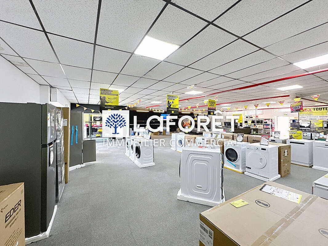 Local commercial Bressuire 743 m2 - photo 3