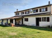 Maison à BUSSAC-FORET