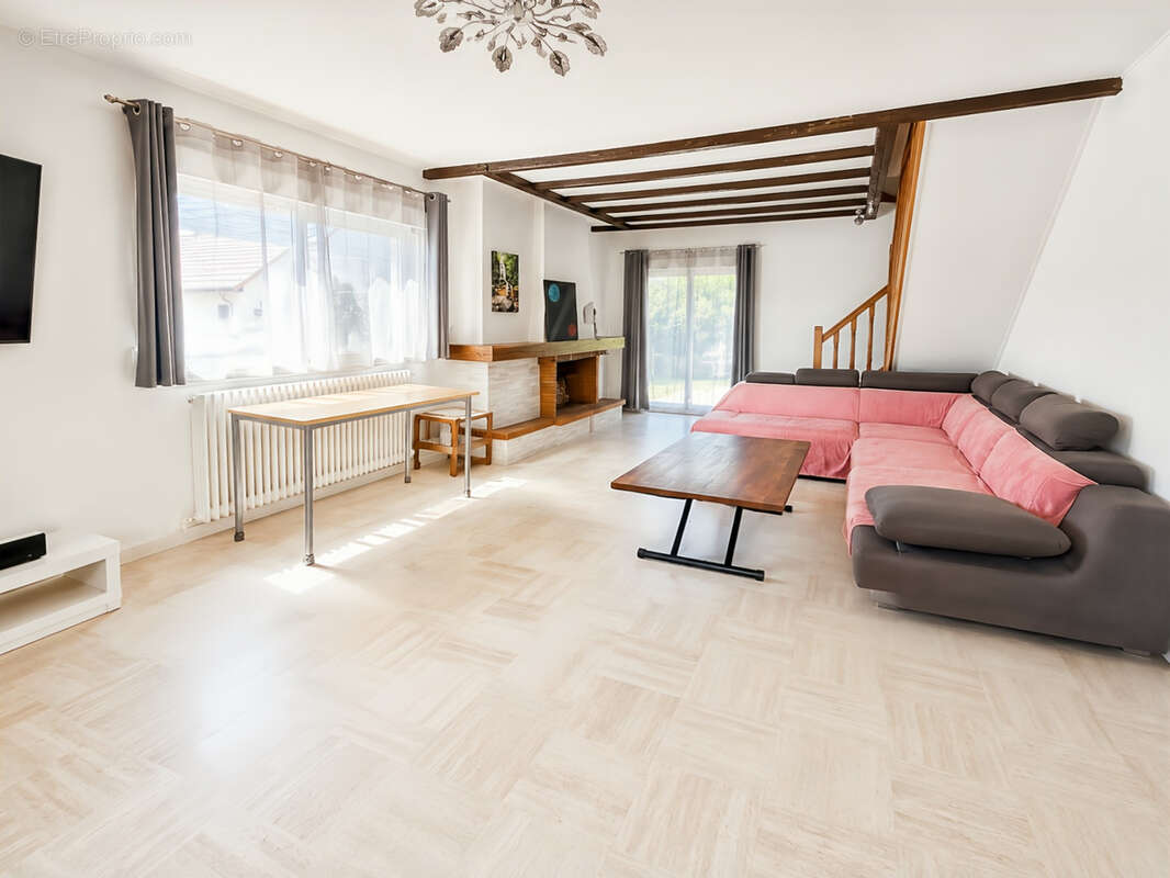 Maison à LA VILLE-DU-BOIS