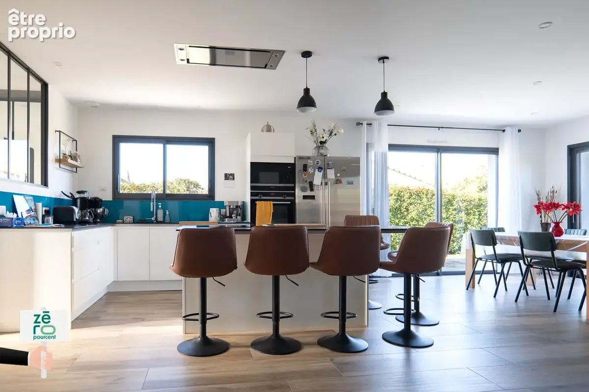 Ensemble immobilier récent de plain-pied à Saint-Michel-en-l’Herm   Maison de 110 m2 et logement indépendant - photo 6