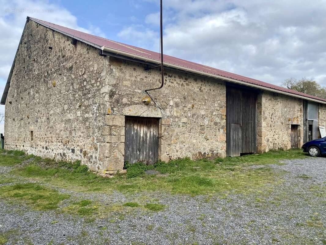 Charmante ferme rénovée avec grande grange, nombreuses dépendances, étang et plus de 9,6 hectares de terrain - photo 20