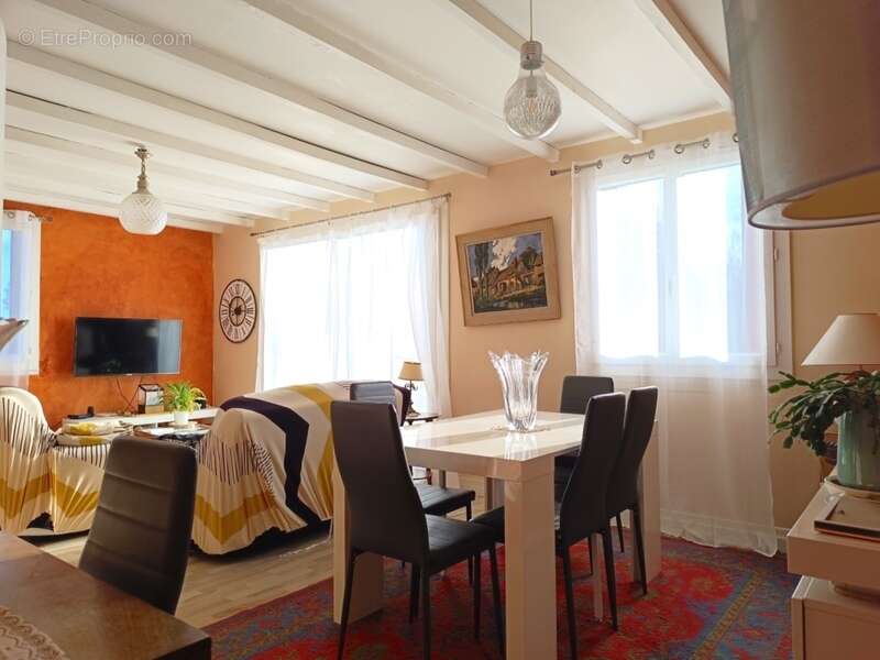 Maison à LES BORDES