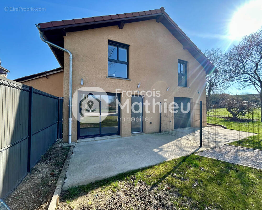 Maison à CONDEISSIAT