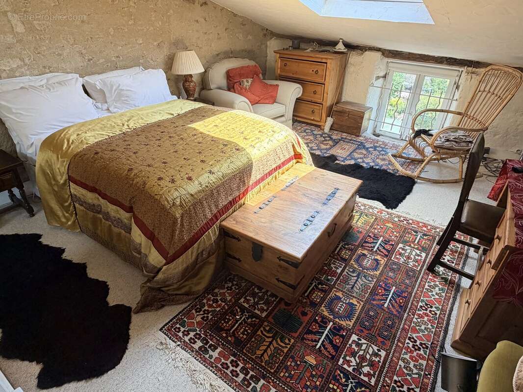 Spacieuse maison familiale située au cœur d'une ville animée, avec possibilité d'ouverture de chambres d'hôtes - photo 16
