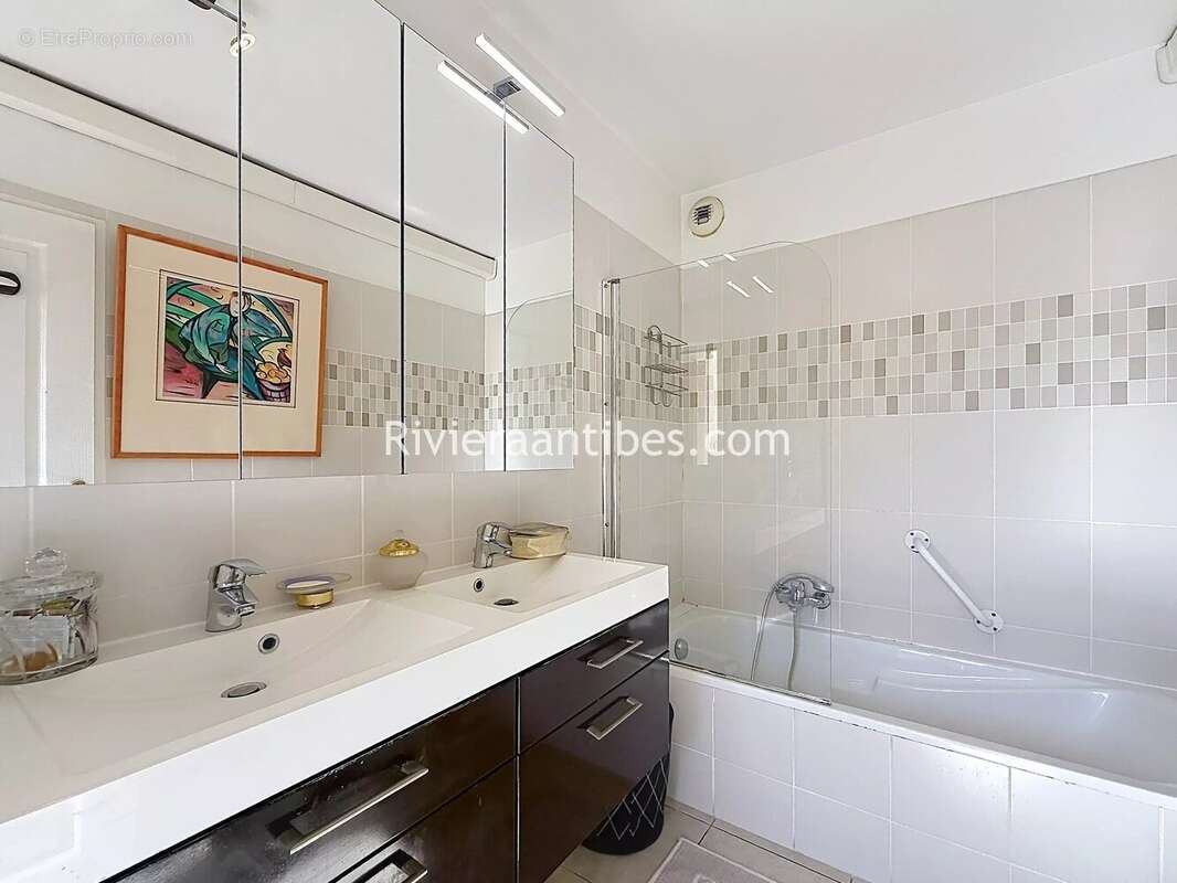 Antibes centre. appartement d'exception 4 pièces. - photo 13