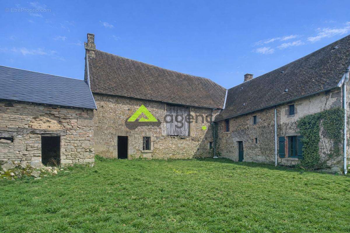 Maison à SAINT-MARC-A-FRONGIER