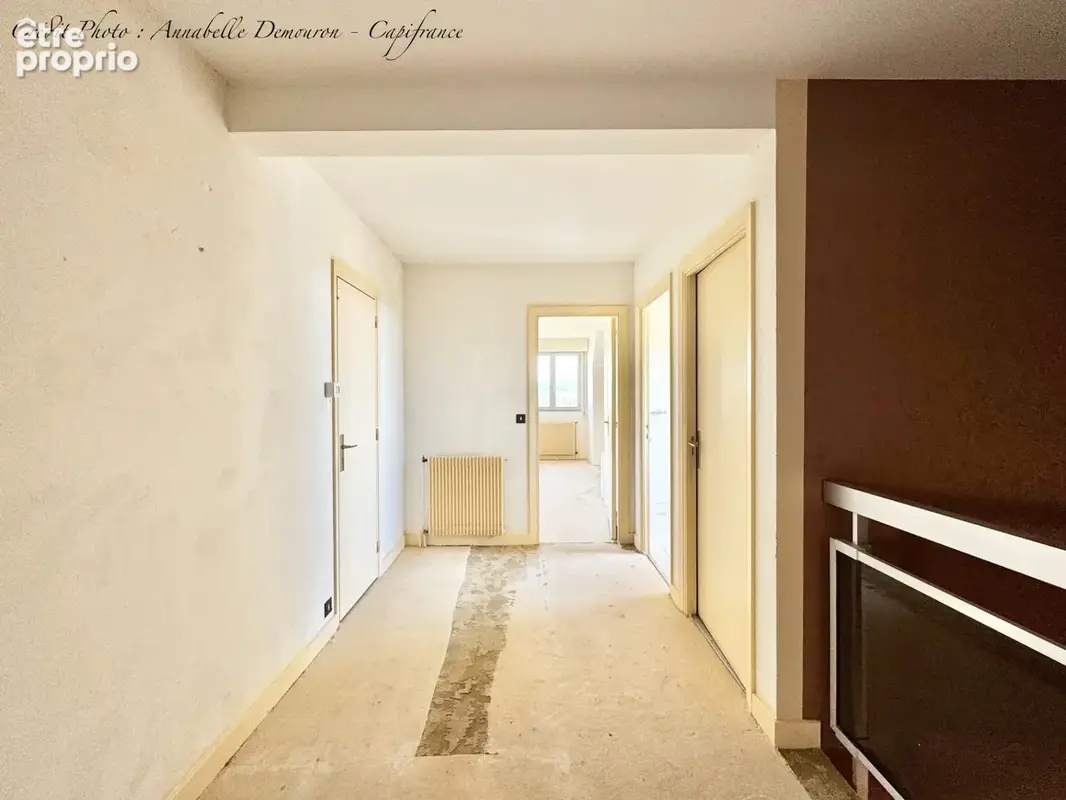 ROYAT - Grande maison familiale à rénover avec vue panoramique, terrain rare, piscine - photo 15