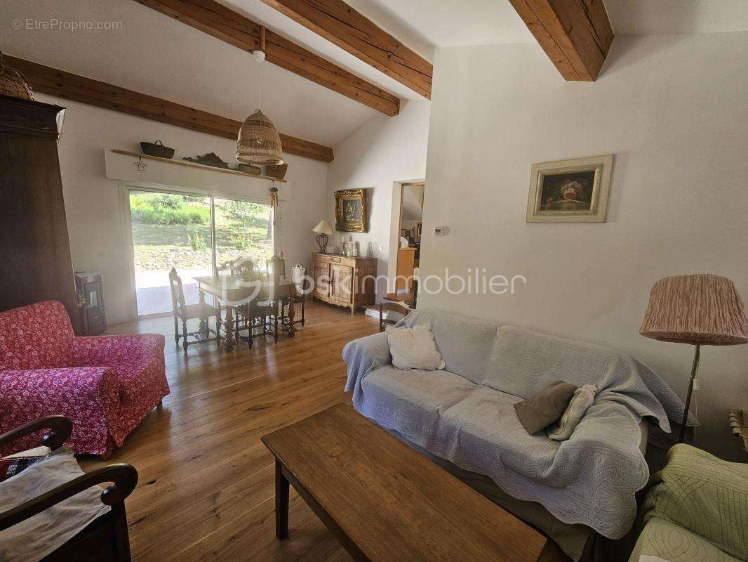 Côte d'Azur - Villa de standing 5 chambres dont suite de plain pied, piscine et beau terrain - photo 8
