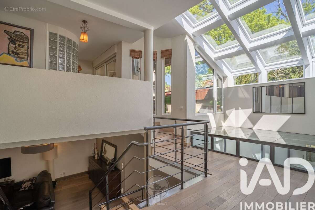 Maison 238 m² à Sainte-Ruffine  - photo 7