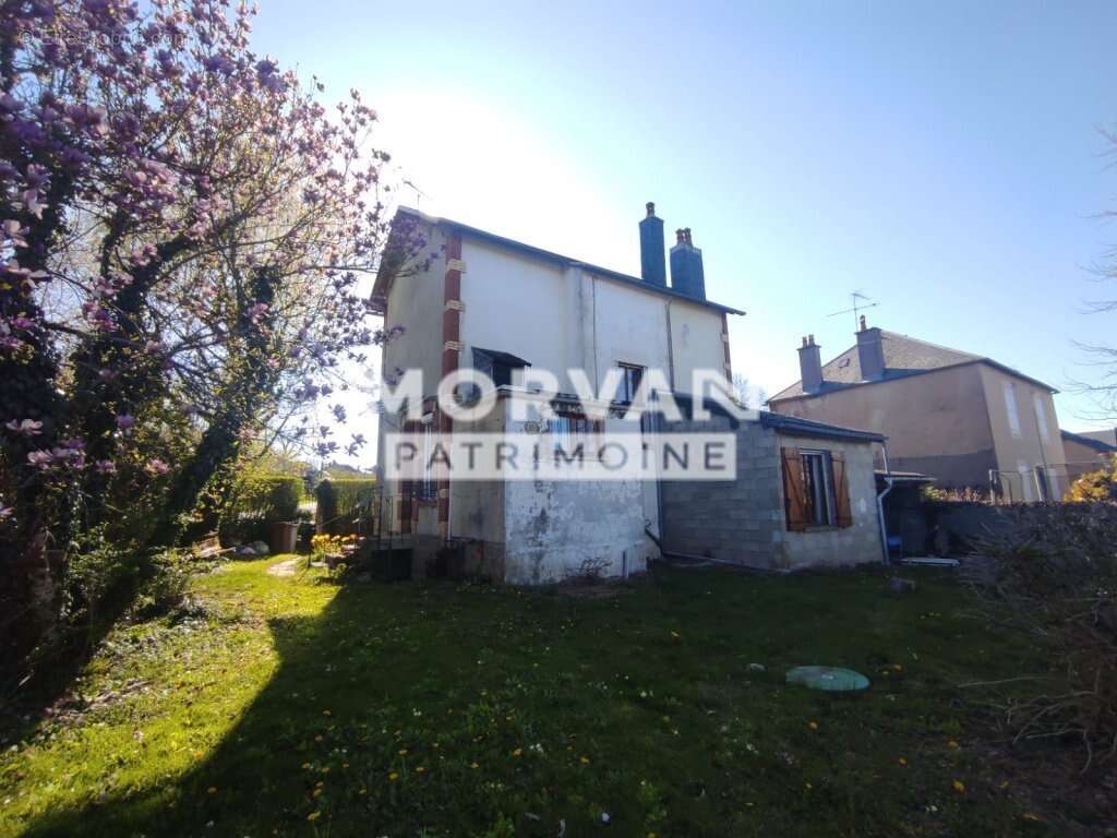 Maison à OUROUX-EN-MORVAN