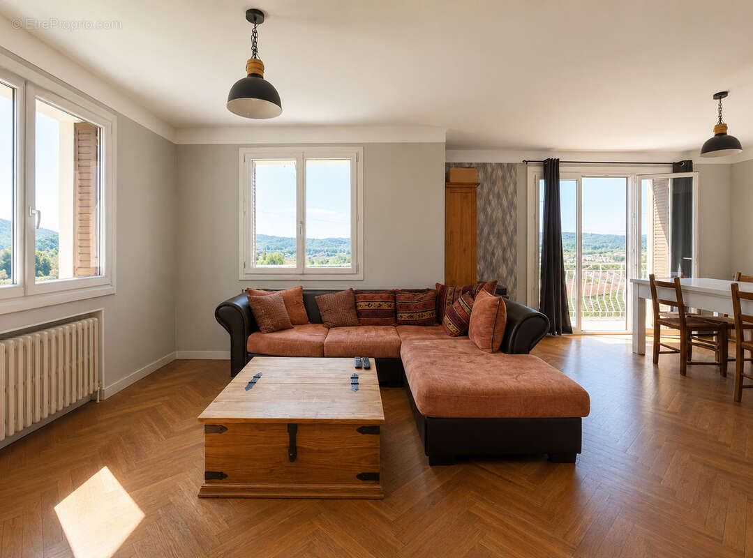 Oyonnax · Maison ~200 m2 · 3 niveaux · terrain 667 m2 · vue montagne · - photo 3