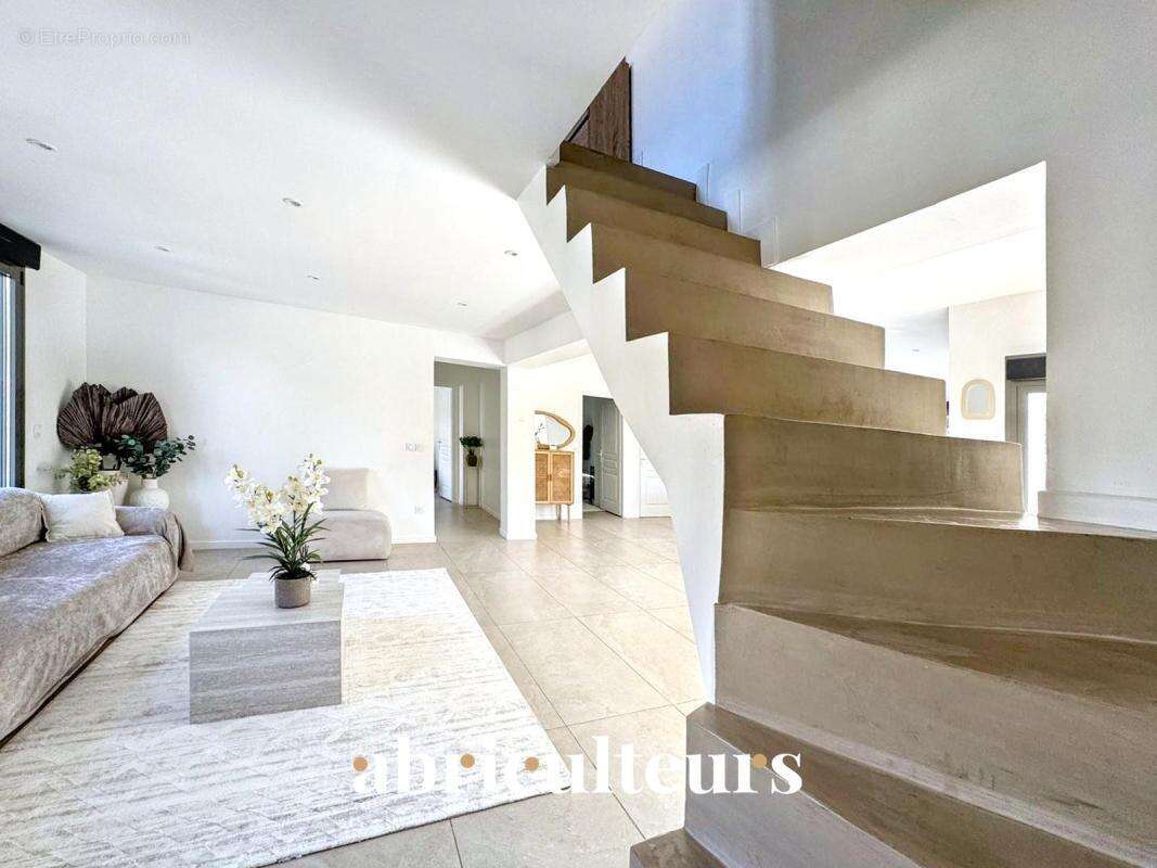Maison familiale indépendante de 116 m² – 5 pièces – en vente à Plessis-Bouchard (95130) - photo 18