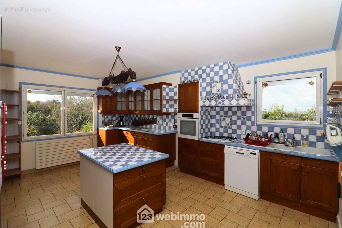 Maison 143 m² à Tredrez-Locquemeau  - photo 6