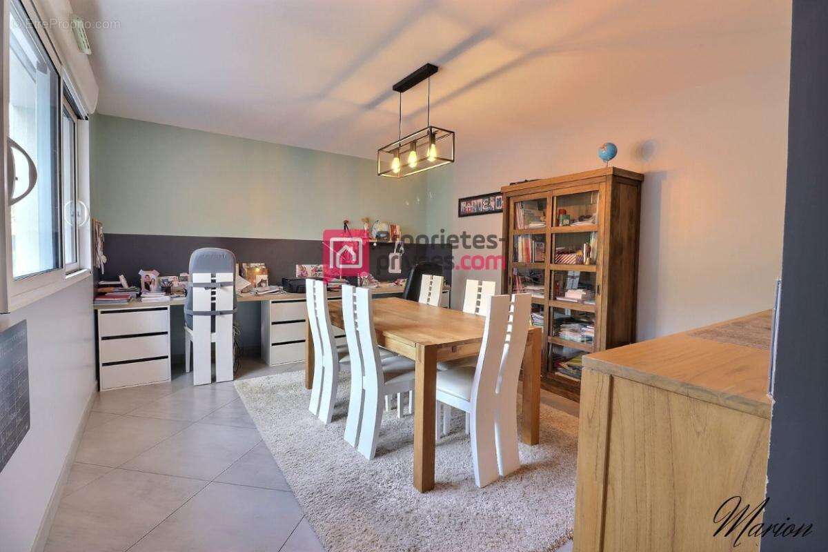 Maison à LA NEUVILLE-ROY