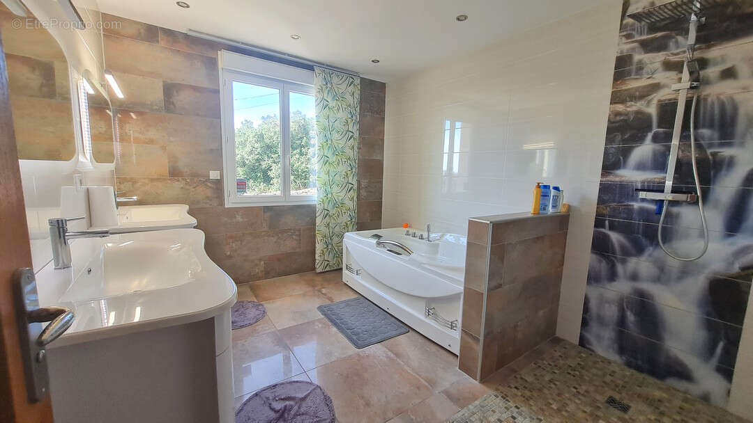 Magnifique villa avec vue panoramique sur 2746m² de terrain - photo 13