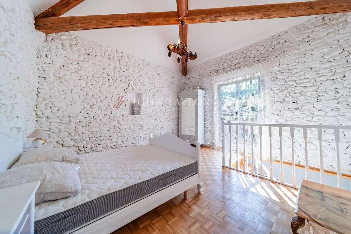 Propriété d'exception aux portes de Lourmarin – Élégant domaine de caractère au cœur du Luberon - photo 17