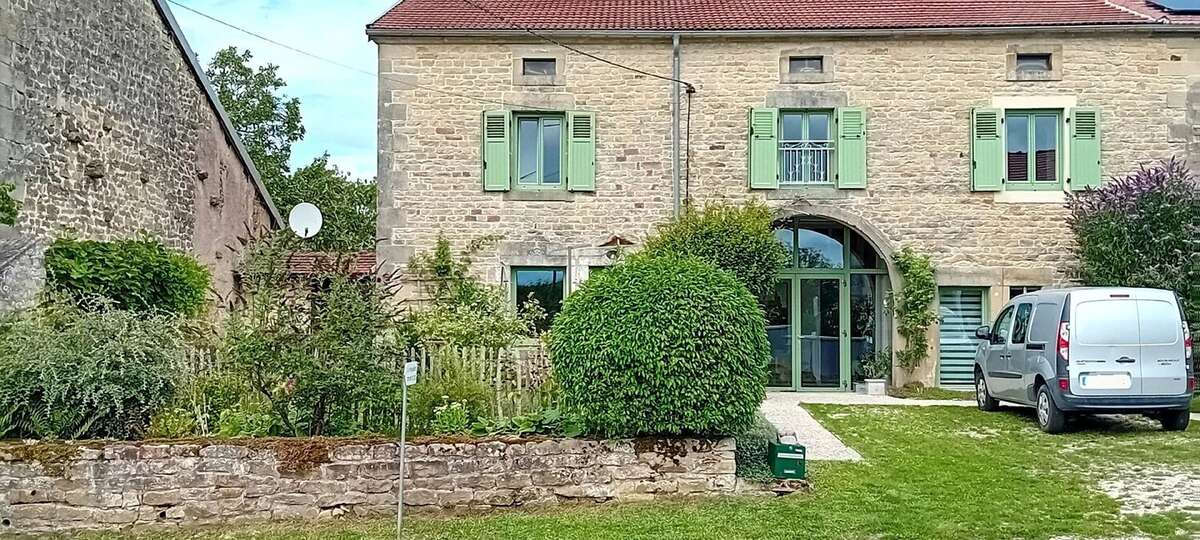 Maison à LA BASSE-VAIVRE