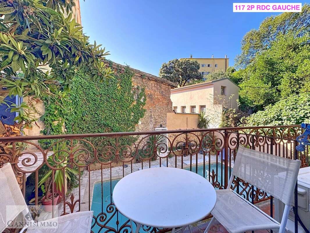 2 immeubles a renover avec piscine cannes - photo 24