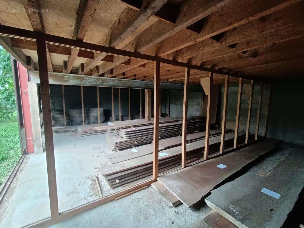 Commerce à MAINVILLIERS