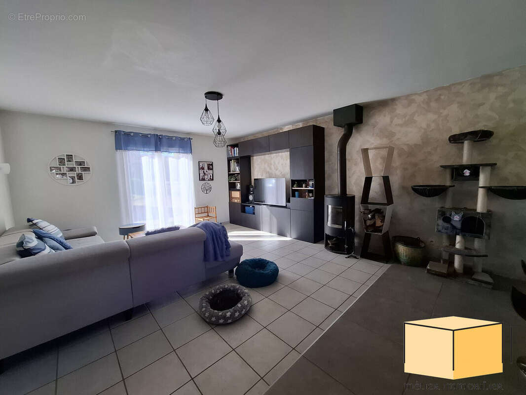 Maison à CHAZEY-BONS