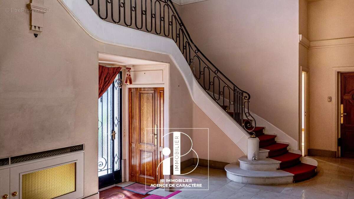 Maison à FONTAINEBLEAU