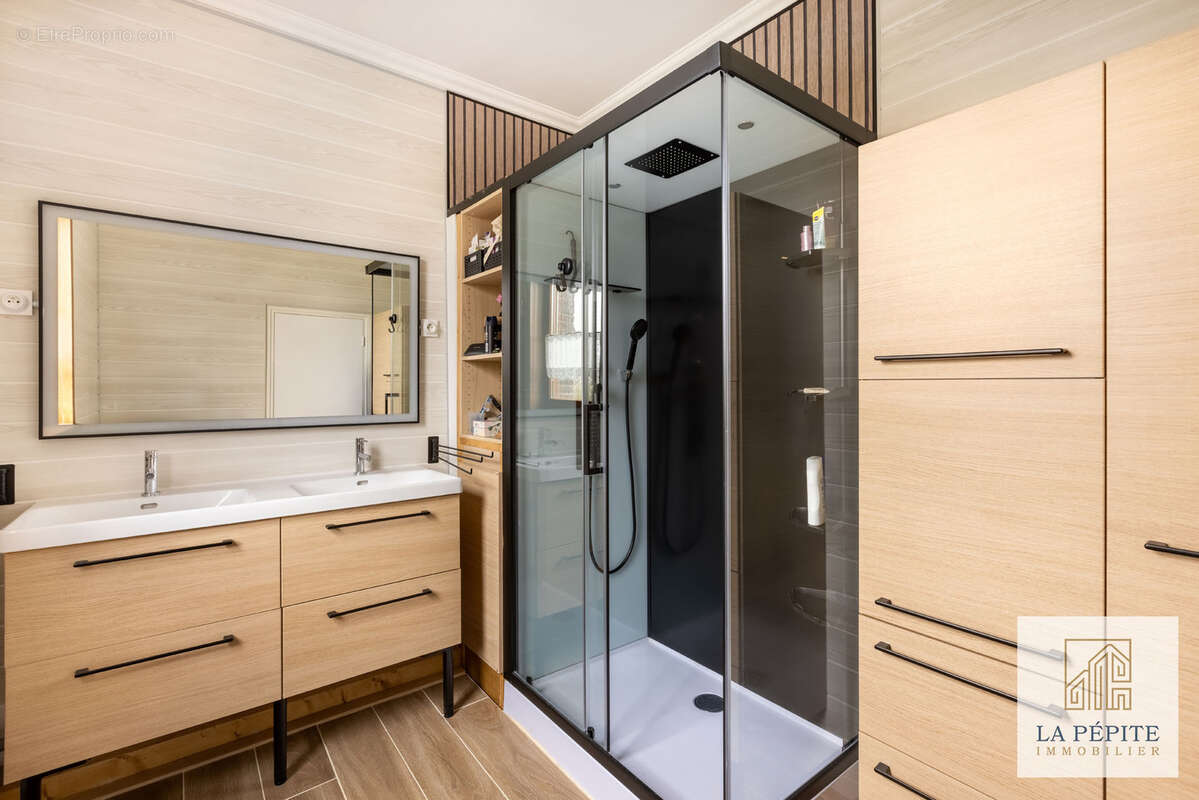 Maison à QUIEVRECHAIN