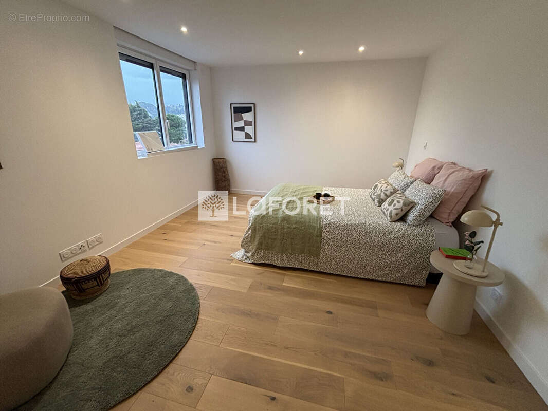 Appartement à SAINT-LAURENT-DU-VAR
