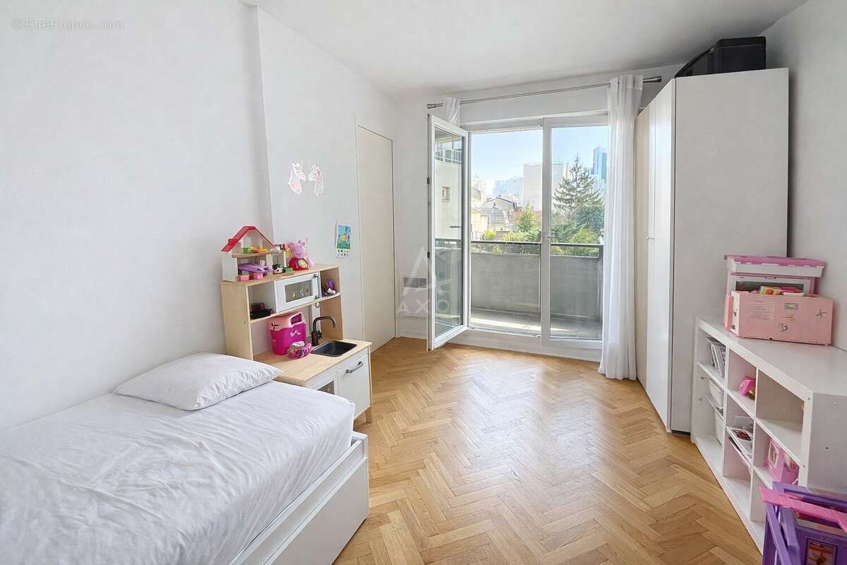 Appartement à COURBEVOIE