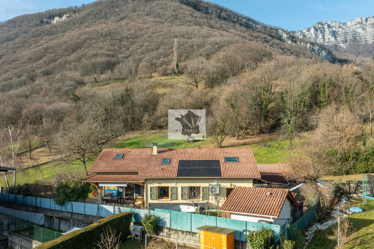 Maison à SAINT-VINCENT-DE-MERCUZE