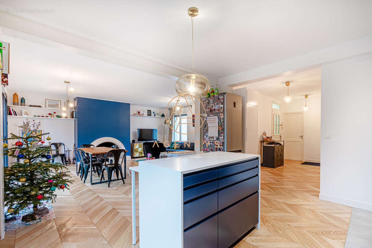 Maison 160 m² à Saint-Maur-Des-Fosses  - photo 2