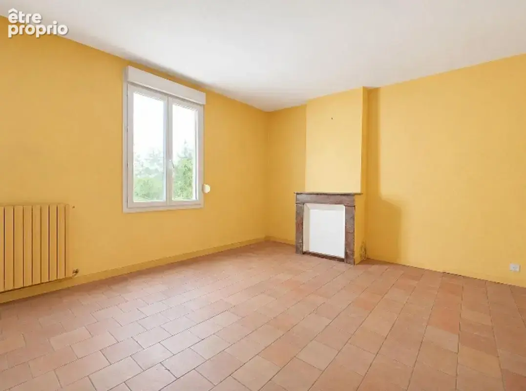 Maison de bourg du XIXe siècle,183 m², avec terrain et dépendances - VERNOIL LE FOURRIER (49390) - photo 7