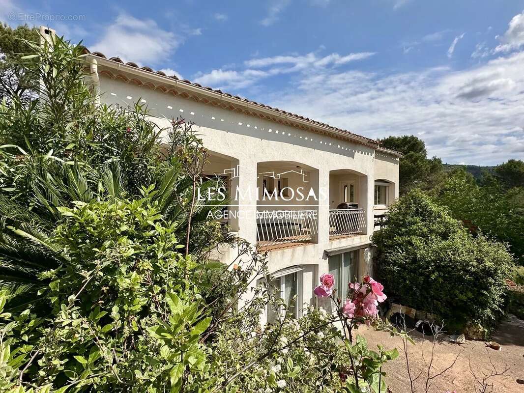 Maison à ROQUEBRUNE-SUR-ARGENS