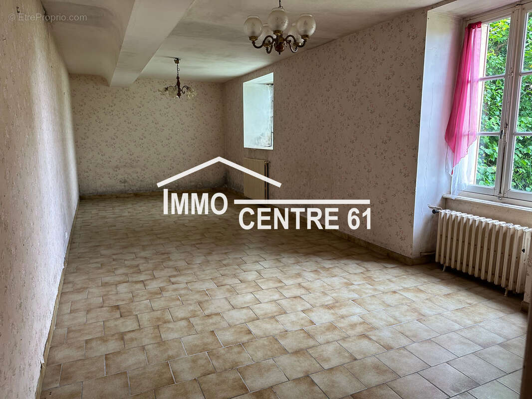 Maison de 70m2 avec dépendances sur 3560m2 - photo 4