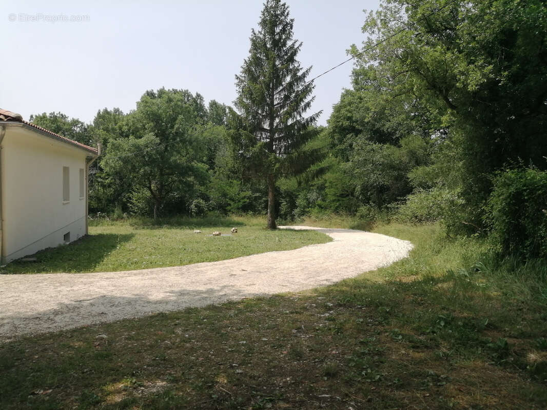 Maison à CHAMPAGNE-ET-FONTAINE