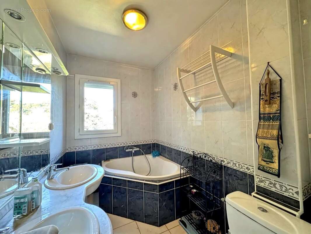 Appartement à MARSEILLE-9E