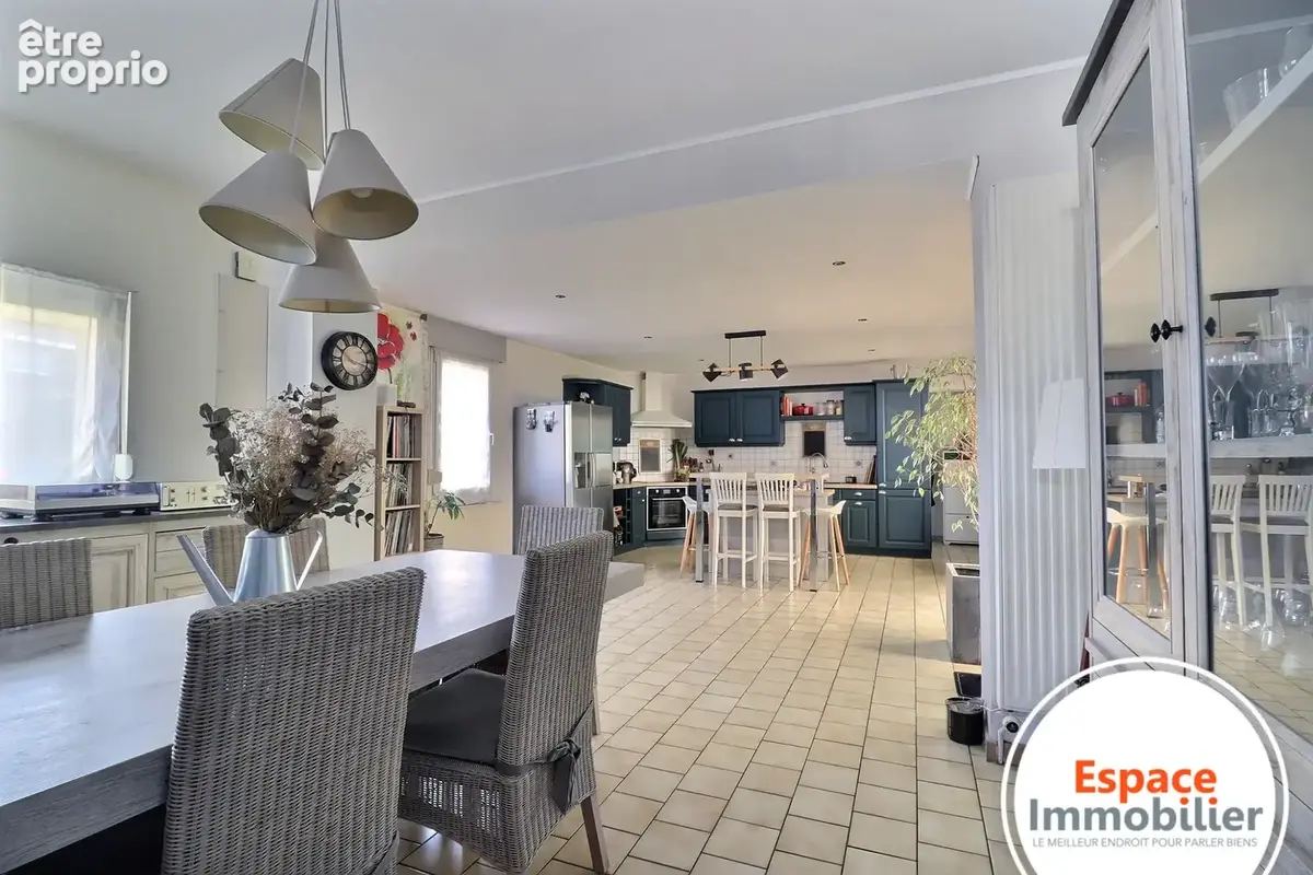 NEUVILLE-SUR-ESCAUT   Rare sur le secteur ! Charmante maison individuelle de 142 m2 habitables en plain-pied - photo 3