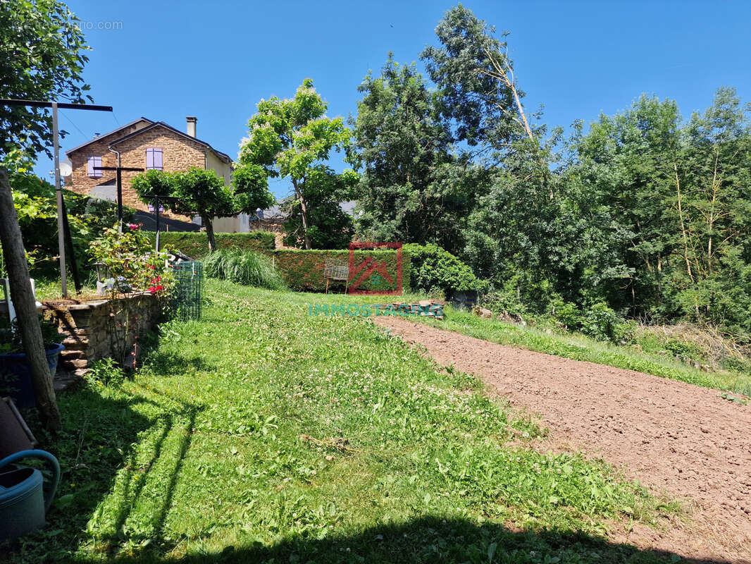 Maison à LAVAL-ROQUECEZIERE