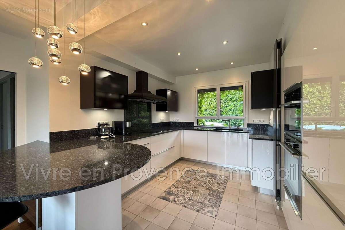 Maison 146 m² à Nandy  - photo 2