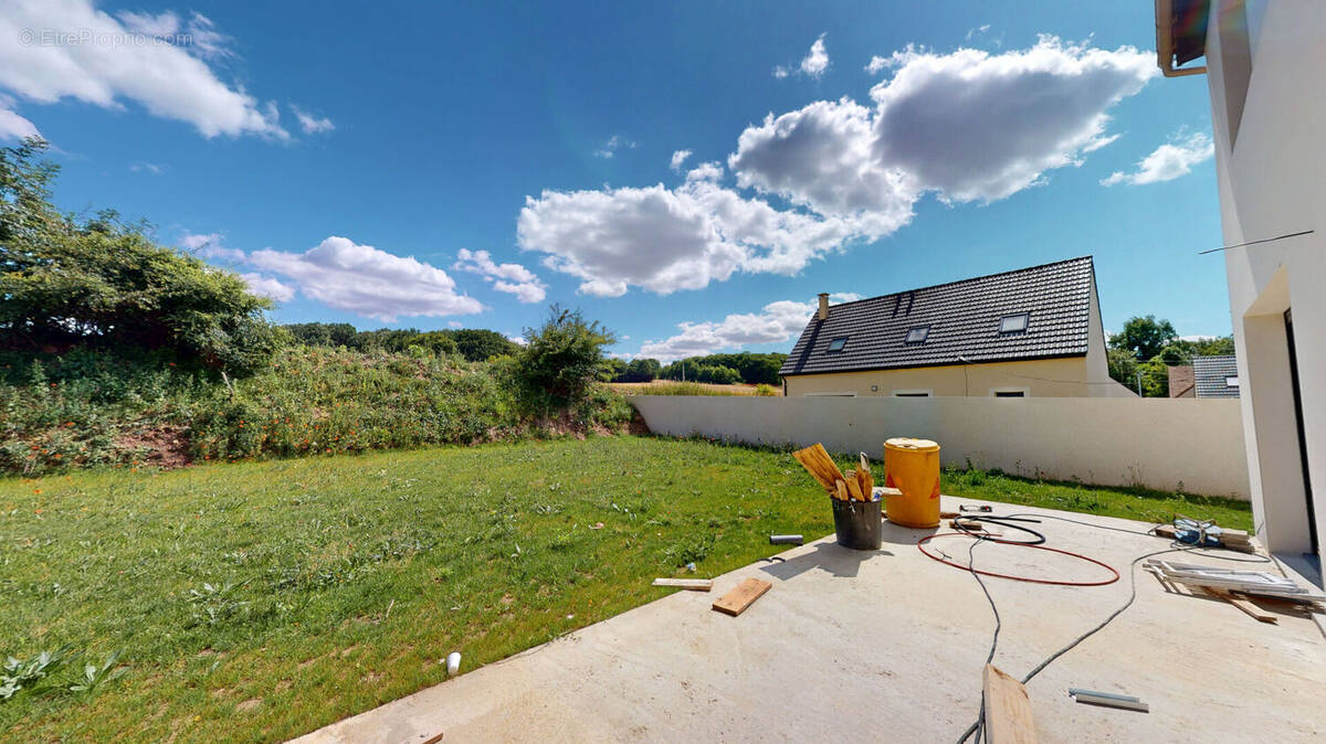 Maison à BREUX-JOUY