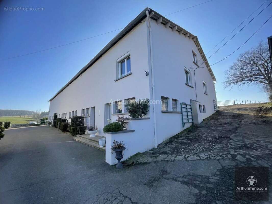 Commerce à LE COTEAU