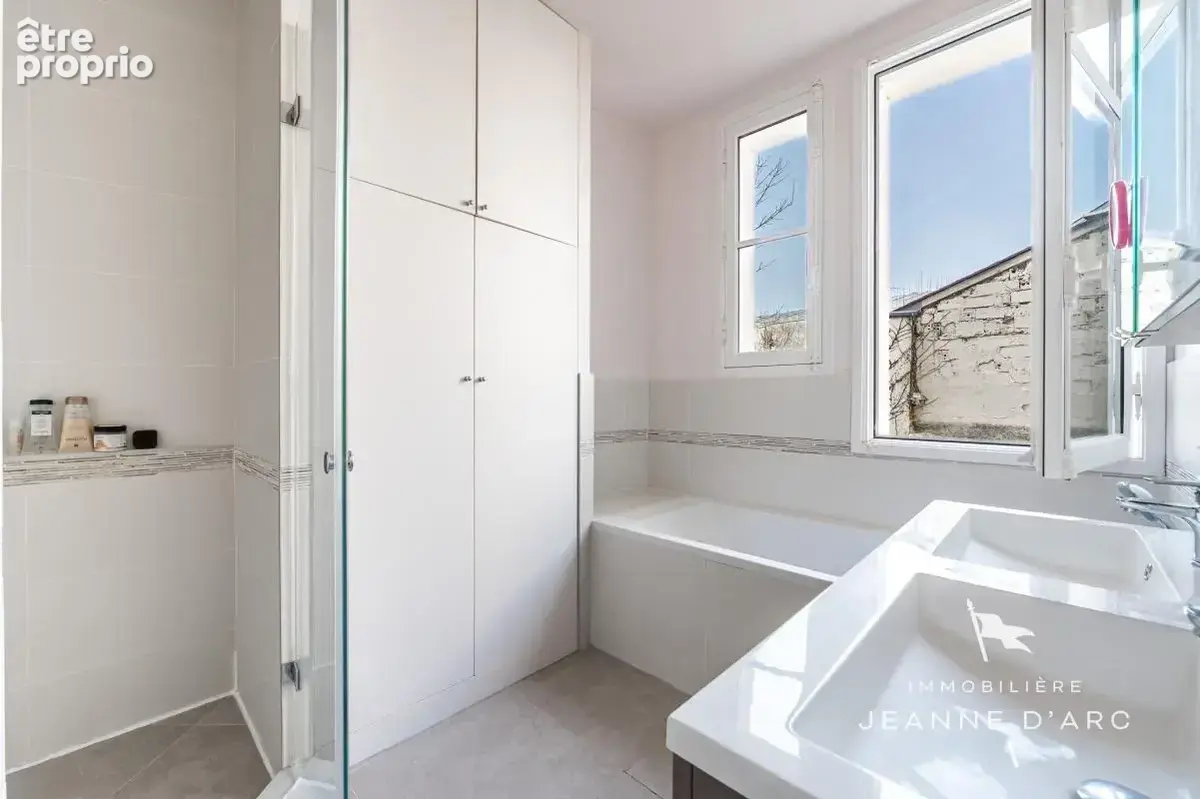 VERSAILLES - RIVE DROITE LES PRéS - Maison de ville 159 m²  - 8 pièces, 4 chambres - Dressing, Salle familiale dans Sous-sol Com - photo 13