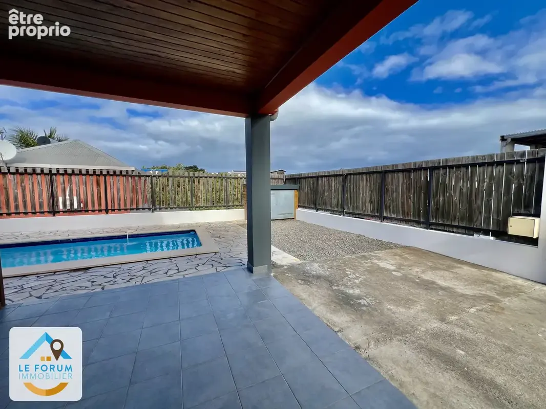 Saint pierre 97410 - villa moderne - piscine - beaux volumes - construction récente - proche commodités - photo 11