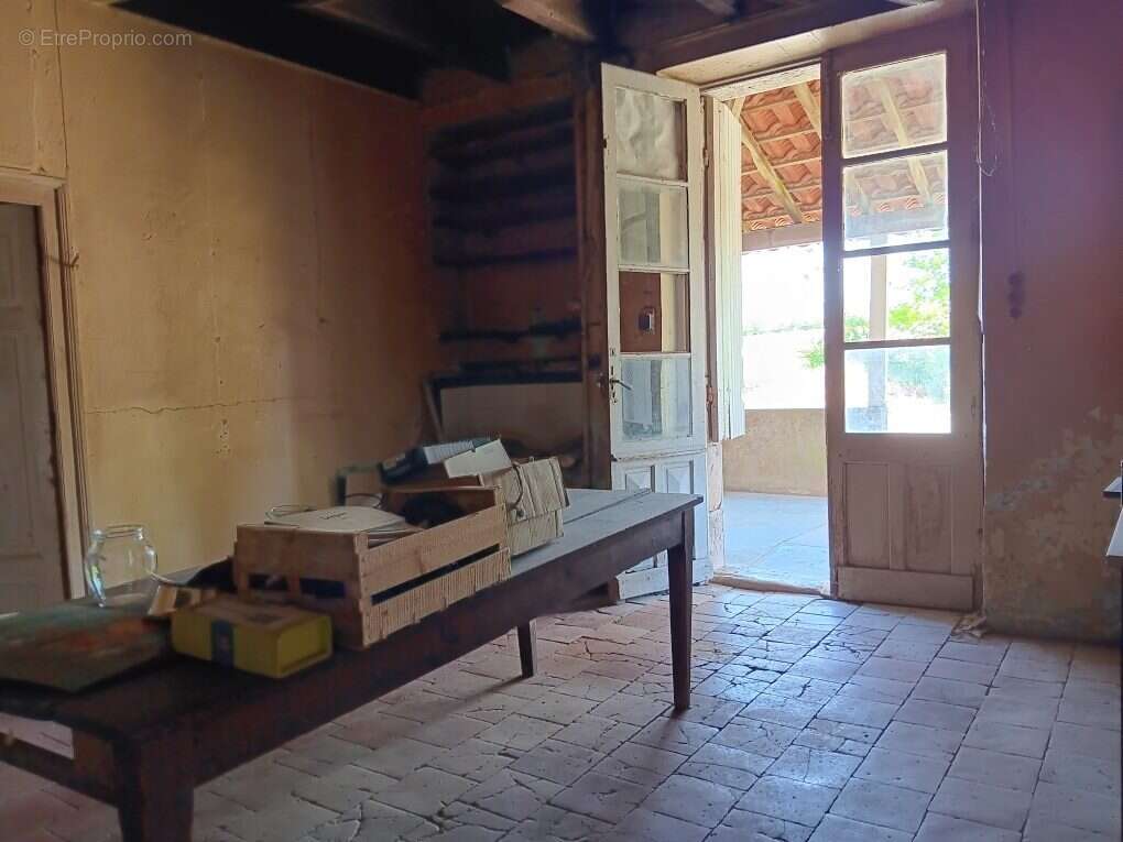 Maison à DOUZAINS