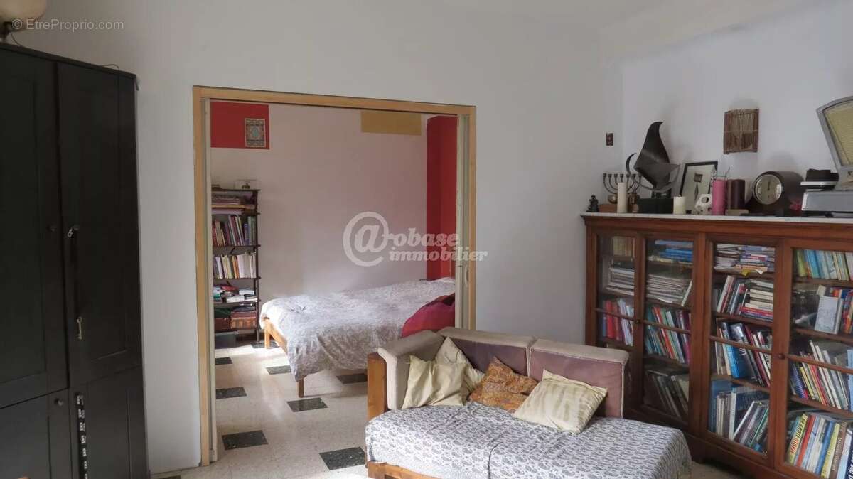 Appartement à MARSEILLE-5E