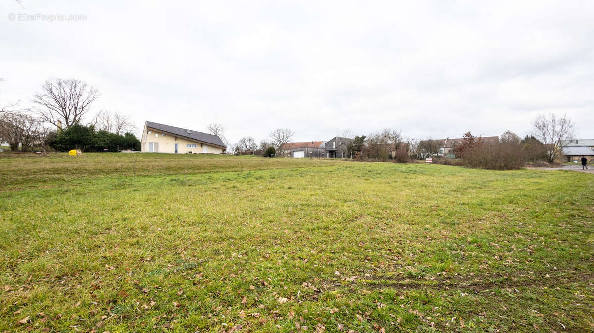 Terrain à LACHAMBRE
