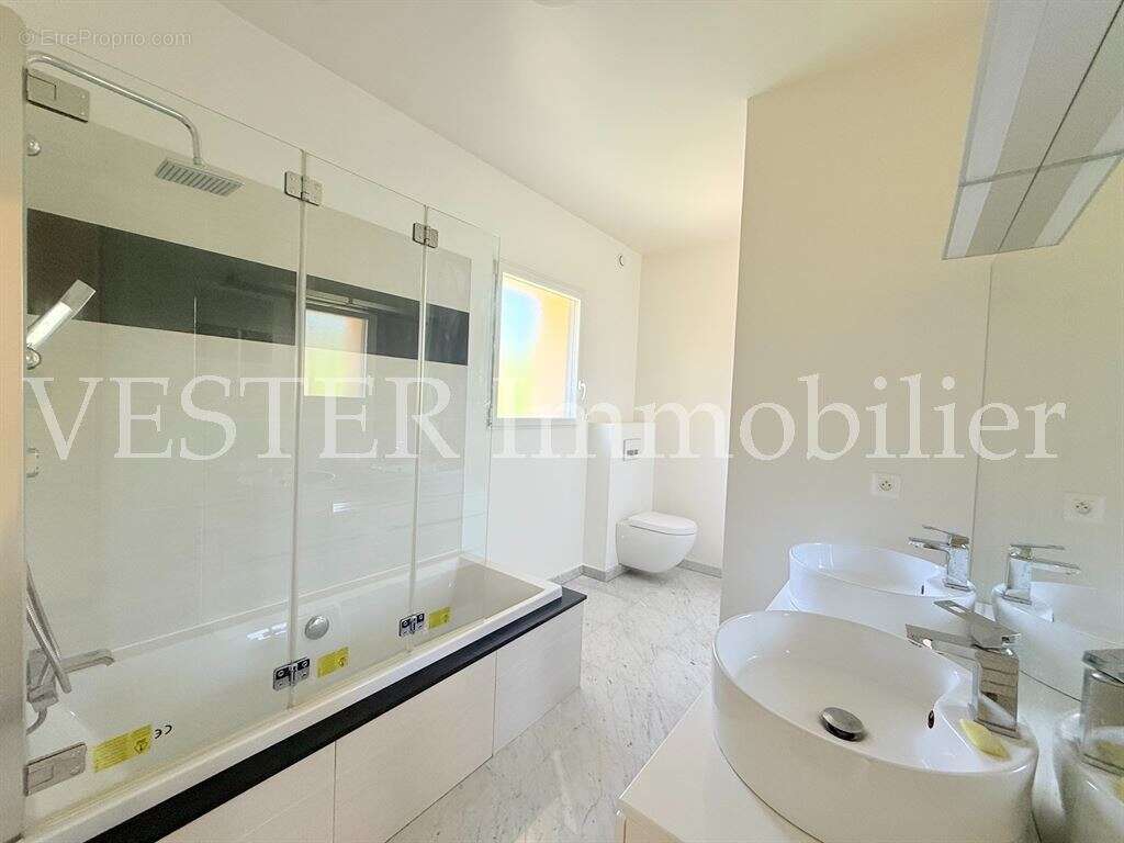 Maison renovee avec piscine - centre village - photo 15