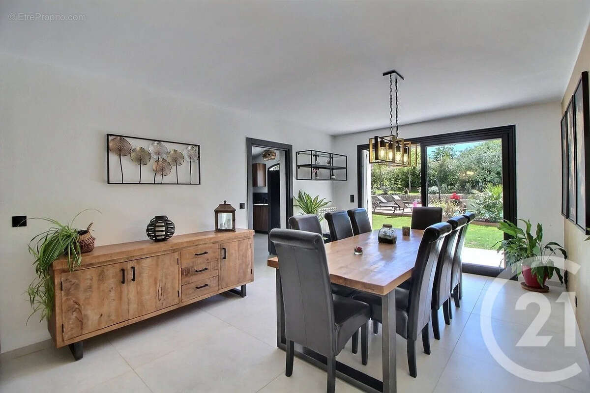 Maison à ROQUEFORT-LES-PINS