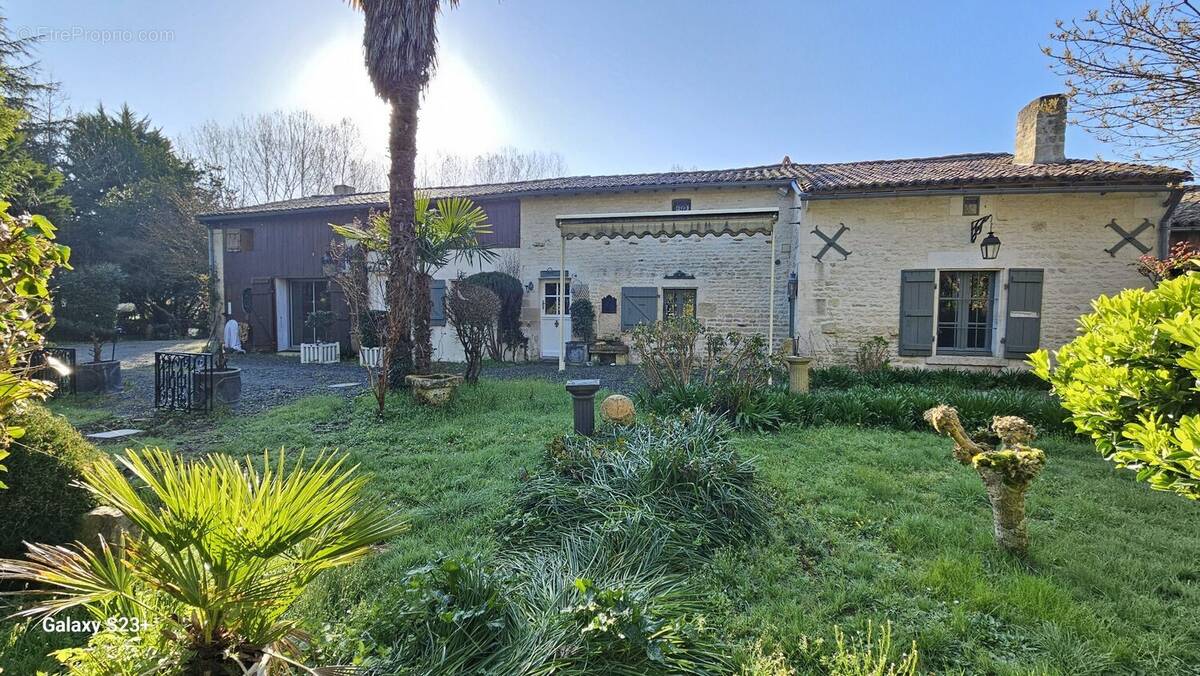 Maison à COULON