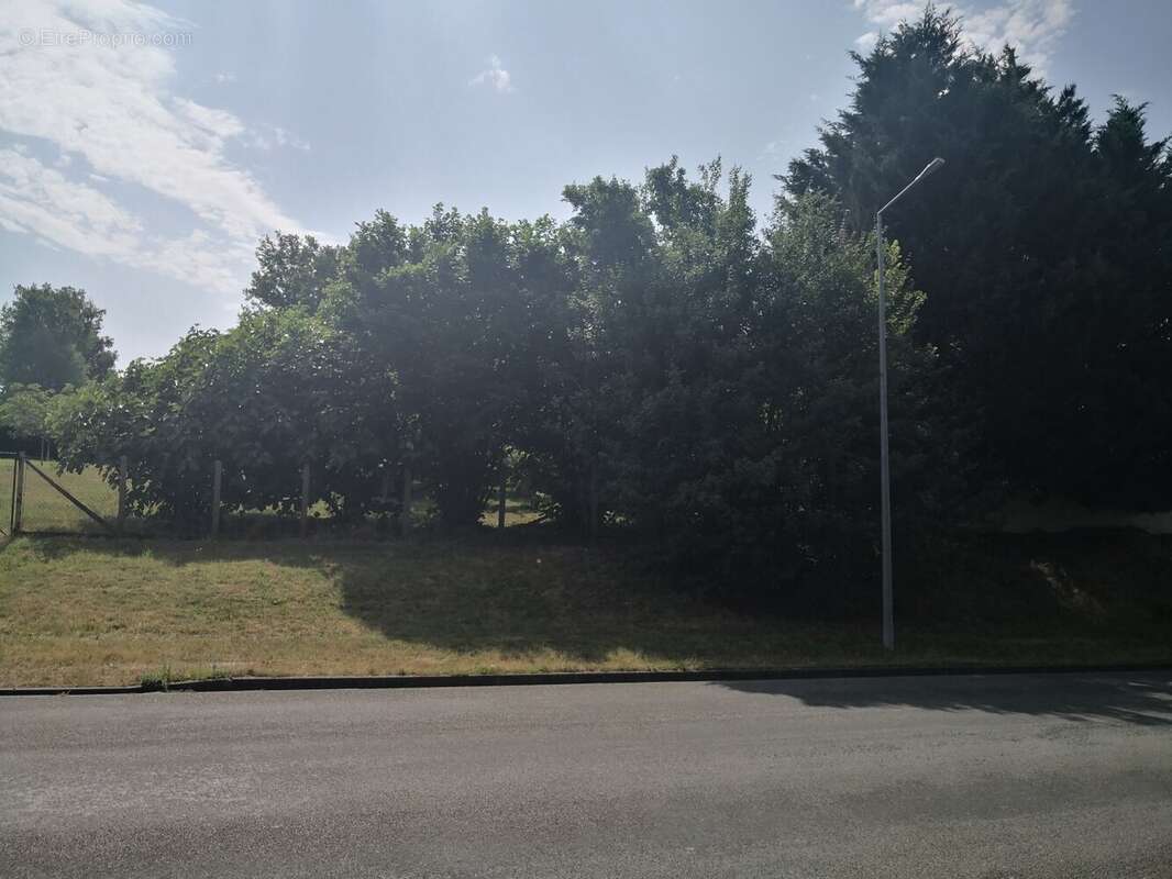 Terrain à FONTENAY-SUR-LOING